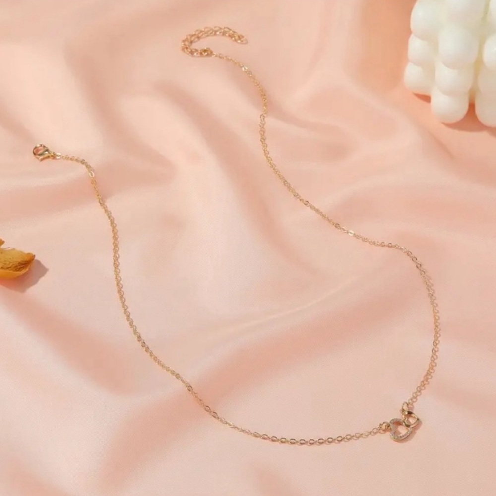 ✨❤️ Dainty Gold Tone Double Heart Necklace ✨❤️ - Picture 3 of 5
